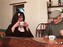 L'agente speciale grandi scopate gratis Roxxx si gode il video dell'esperienza anale (Rachel Roxxx)